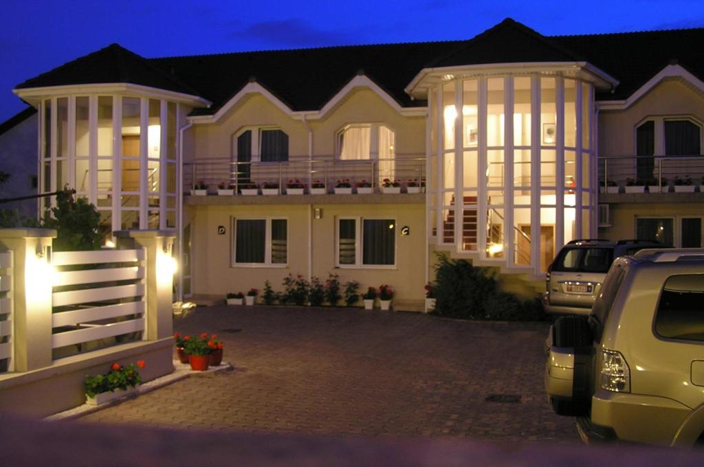 Villa Brussels ديفا المظهر الخارجي الصورة